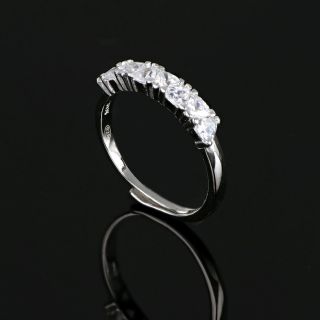 Ασημένιο δαχτυλίδι με μεγάλα λευκά ζιργκόν - 