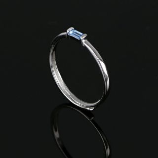 925 Sterling Silver ring with light blue cubic zirconia stone - 