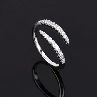 Ασημένιο δαχτυλίδι επιροδιωμένο με λευκά ζιργκόν - 