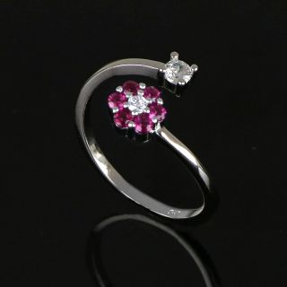 925 Sterling Silver ring with white cubic zirconia and a flower with fuschia cubic zirconia - 