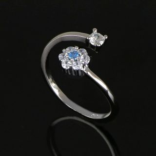 925 Sterling Silver ring with white cubic zirconia and a flower with white and light blue cubic zirconia - 