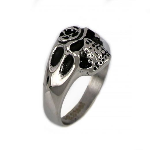 Skull ring made of stainless steel with a star.