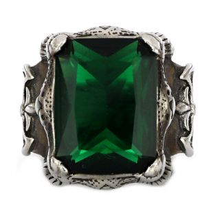 Stainless steel ring with embossed design and green crystal! - 