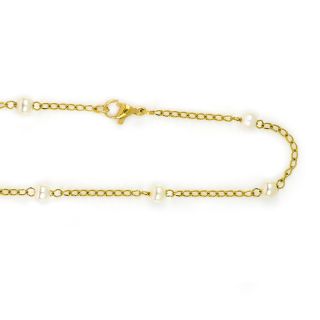 Necklace made of gold plated stainless steel with white pearls.