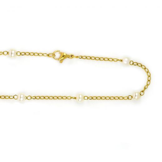 Necklace made of gold plated stainless steel with white pearls.
