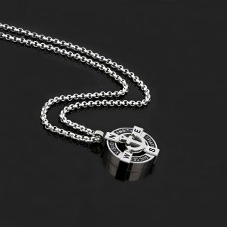 Pendant made of stainless steel with compass with anchor chain. - 
