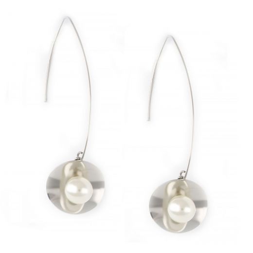 Earrings made of stainless steel with pearl.