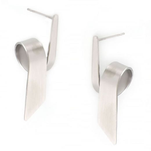 Spinning earrings made of stainless steel with matte surface.