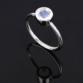 925 Sterling Silver  ring rhodium plated with round Rainbow Moonstone - 
