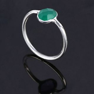 Χειροποίητο ασημένιο δαχτυλίδι επιροδιωμένο με οβάλ πράσινο όνυχα - 