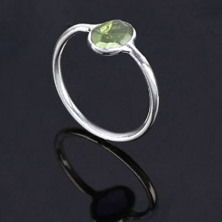 925 Sterling Silver ring rhodium plated with oval Peridot - 