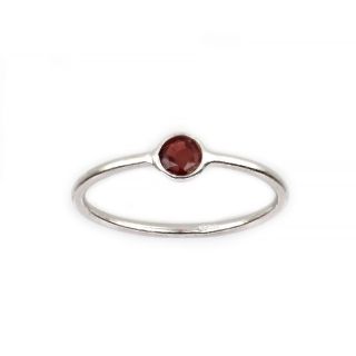 925 Sterling Silver ring rhodium plated with round Garnet