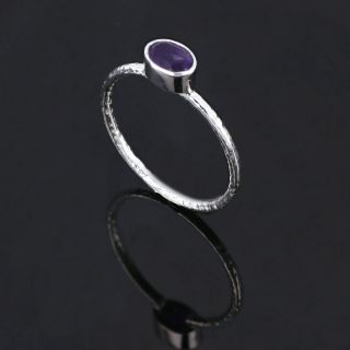 925 Sterling Silver ring rhodium plated with oval Amethyst (7x6mm) - 