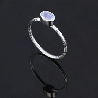 925 Sterling Silver ring rhodium plated with oval Rainbow Moonstone (7x5mm) - 
