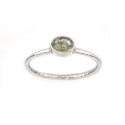 Χειροποίητο ασημένιο δαχτυλίδι επιροδιωμένο με οβάλ πράσινο αμέθυστο