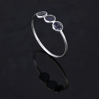 925 Sterling Silver ring rhodium plated with three round stones of Iolite - 