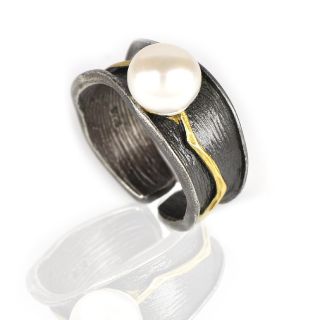 Χειροποίητο ασημένιο δαχτυλίδι με επιμετάλλωση ρουτενίου επιχρύσωμα και φυσικό μαργαριτάρι - 