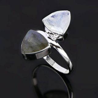 925 Sterling Silver ring rhodium plated with rainbow moonstone and labradorite in triangle shape - 
