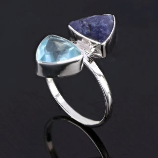 Χειροποίητο ασημένιο δαχτυλίδι επιροδιωμένο με αβεντουρίνη και μπλε χαλαζία σε τριγωνικό σχήμα - 
