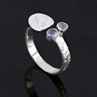 925 Sterling Silver ring rhodium plated with amethyst and blue topaz (8 x 14 mm) - 