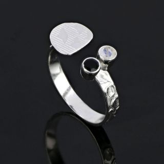 925 Sterling Silver ring rhodium plated with black onyx and rainbow moonstone - 